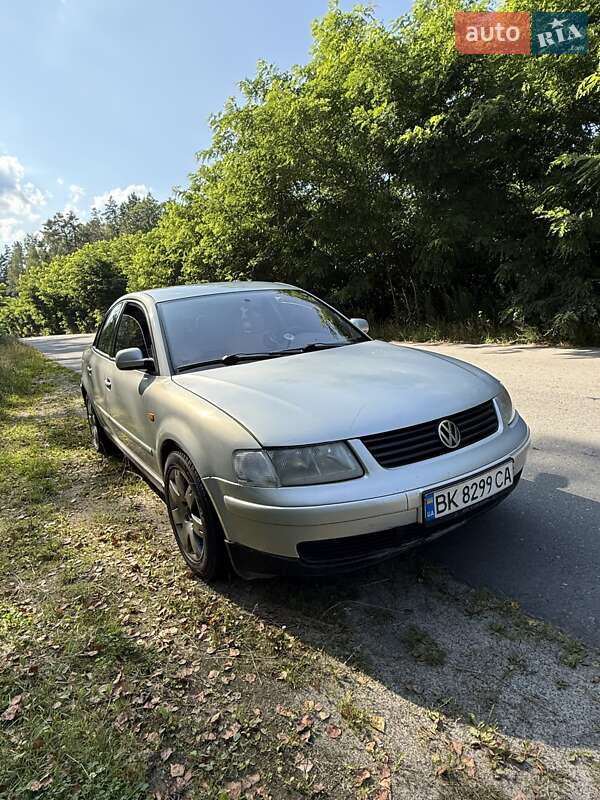 Седан Volkswagen Passat 1999 в Олевске
