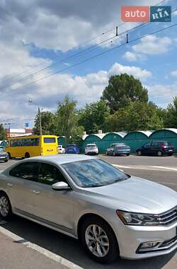 Седан Volkswagen Passat 2017 в Киеве