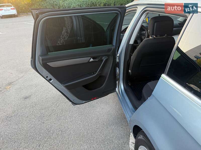 Универсал Volkswagen Passat 2012 в Днепре