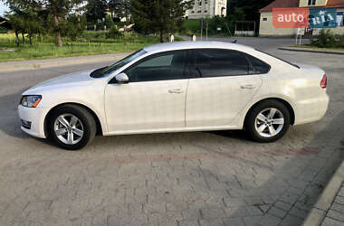 Седан Volkswagen Passat 2012 в Львове