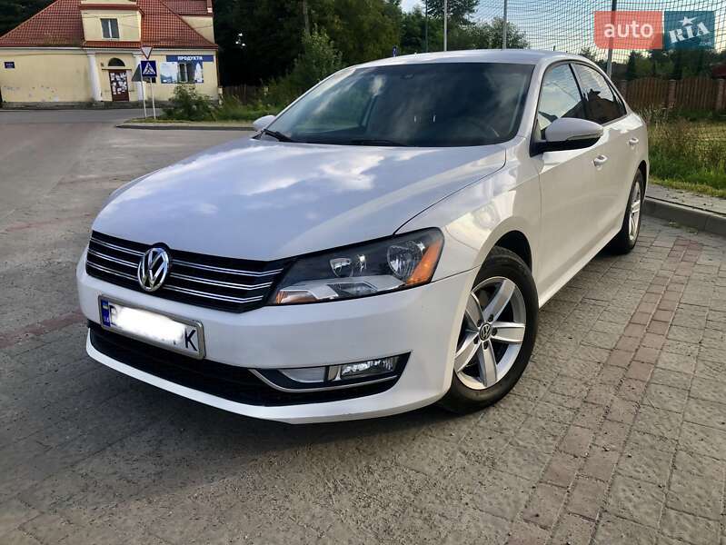 Седан Volkswagen Passat 2012 в Львове