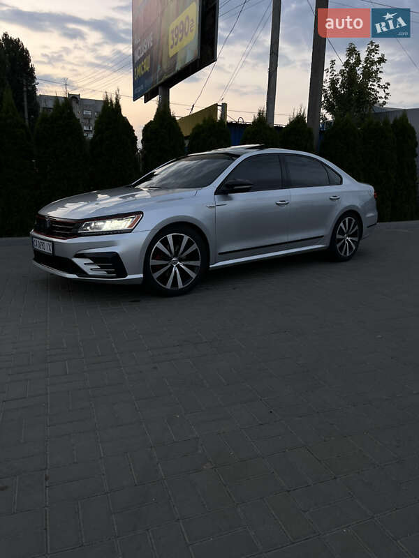 Седан Volkswagen Passat 2018 в Черкасах