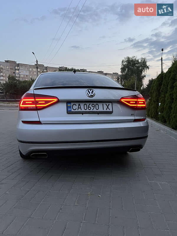 Седан Volkswagen Passat 2018 в Черкасах