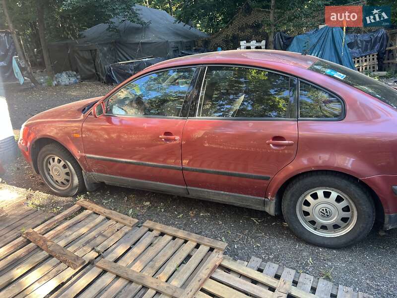 Седан Volkswagen Passat 1998 в Киеве
