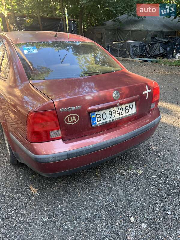 Седан Volkswagen Passat 1998 в Киеве