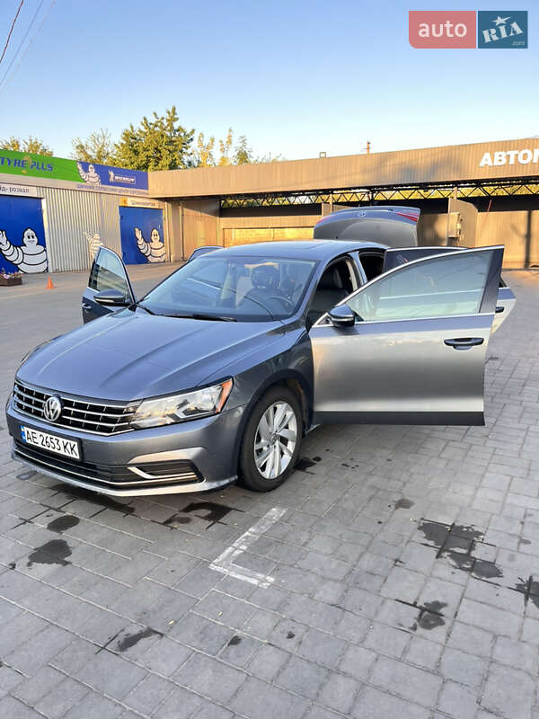 Седан Volkswagen Passat 2018 в Кривому Розі
