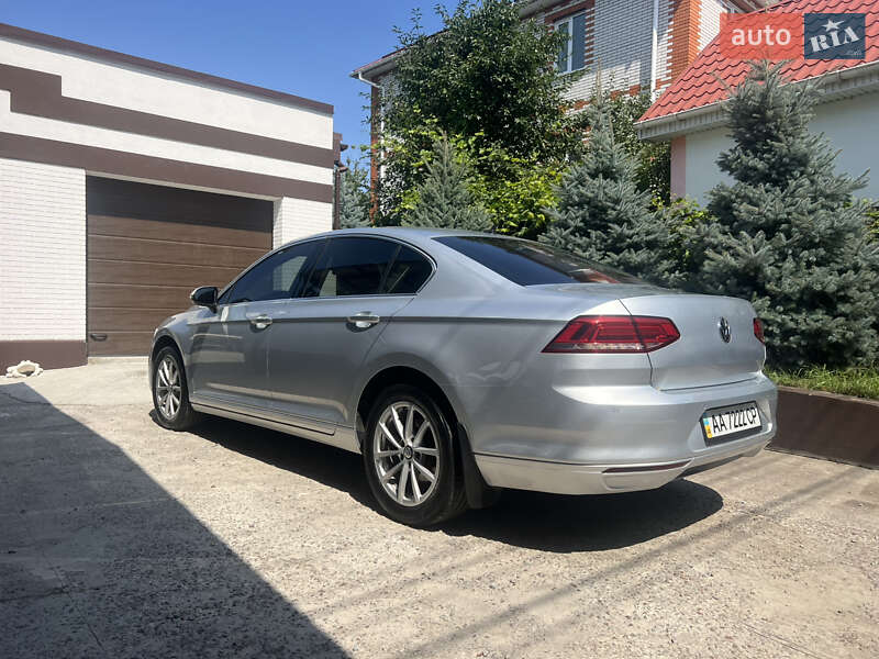 Седан Volkswagen Passat 2016 в Києві