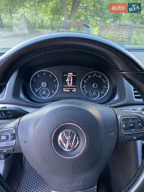 Седан Volkswagen Passat 2013 в Киеве