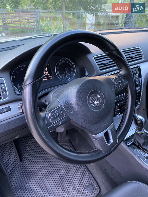 Седан Volkswagen Passat 2013 в Киеве