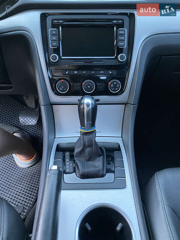 Седан Volkswagen Passat 2013 в Киеве
