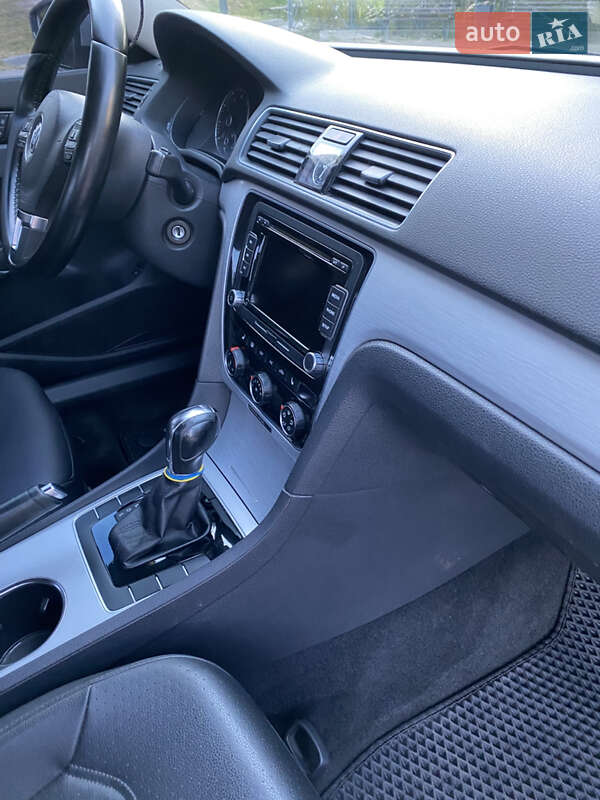 Седан Volkswagen Passat 2013 в Киеве