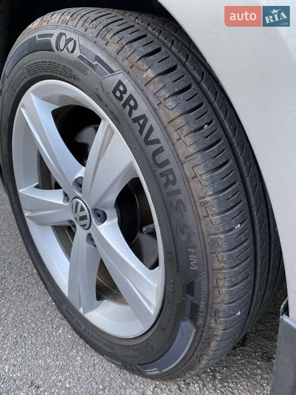 Седан Volkswagen Passat 2013 в Киеве