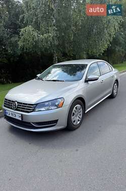 Седан Volkswagen Passat 2012 в Киеве