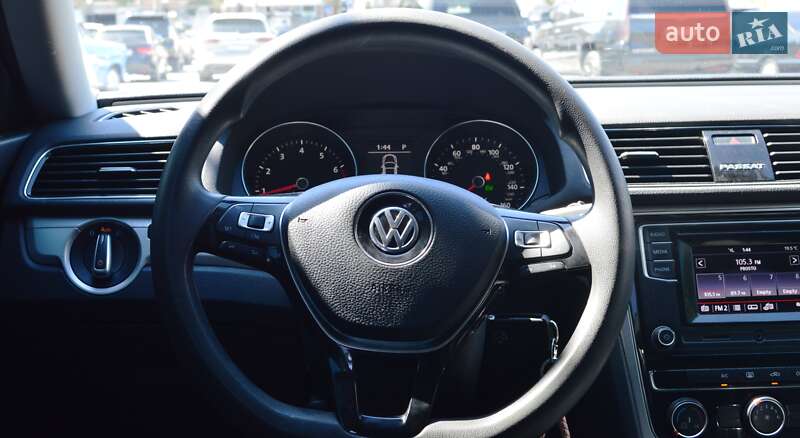 Седан Volkswagen Passat 2018 в Одессе