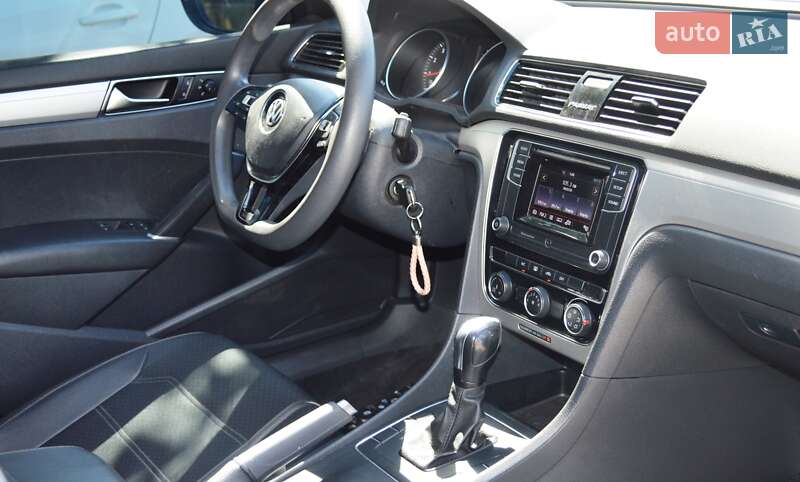 Седан Volkswagen Passat 2018 в Одессе