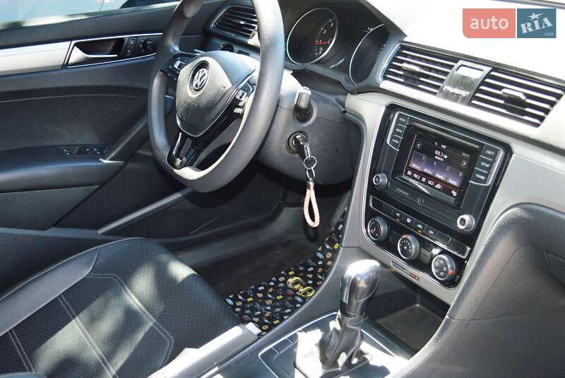Седан Volkswagen Passat 2018 в Одессе