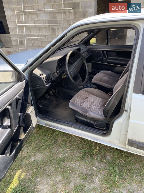 Универсал Volkswagen Passat 1986 в Сарнах