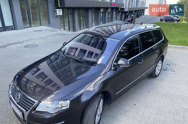 Універсал Volkswagen Passat 2009 в Новояворівську