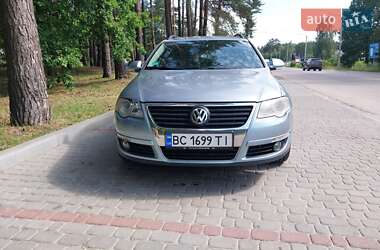 Універсал Volkswagen Passat 2005 в Новояворівську