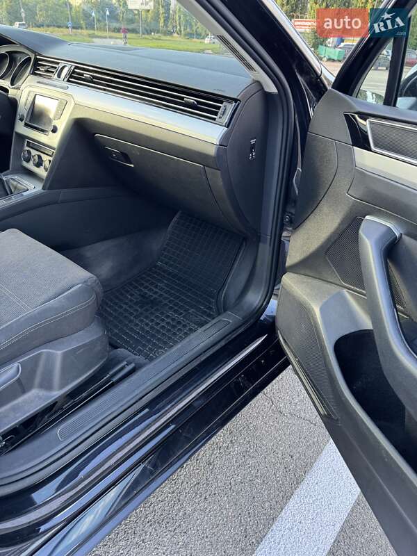 Універсал Volkswagen Passat 2015 в Києві