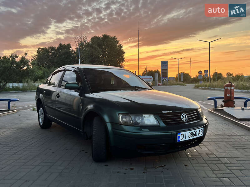 Седан Volkswagen Passat 1999 в Попільні