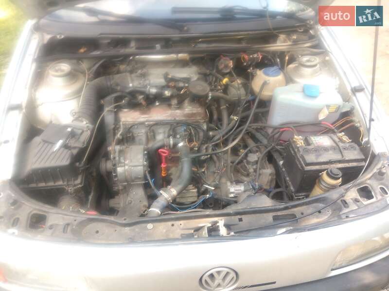 Седан Volkswagen Passat 1990 в Рівному