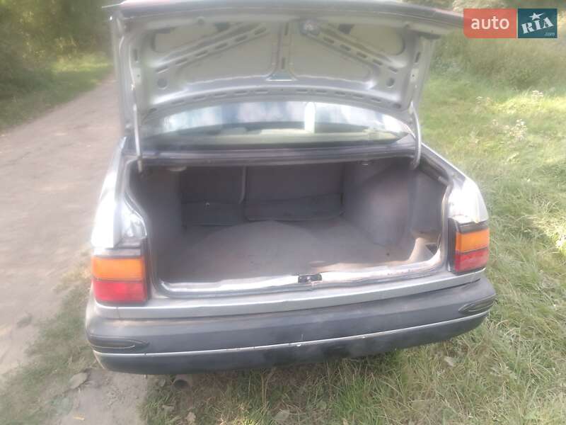 Седан Volkswagen Passat 1990 в Рівному