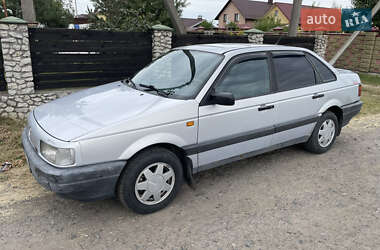 Седан Volkswagen Passat 1993 в Луцке