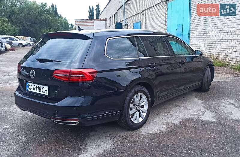 Универсал Volkswagen Passat 2016 в Киеве
