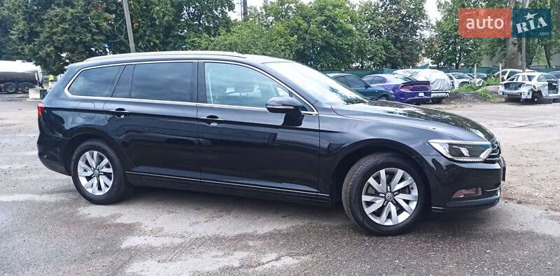 Универсал Volkswagen Passat 2016 в Киеве