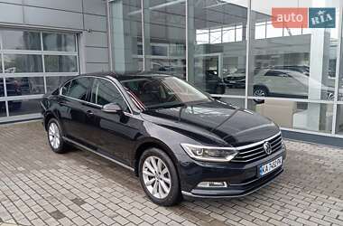Седан Volkswagen Passat 2018 в Киеве