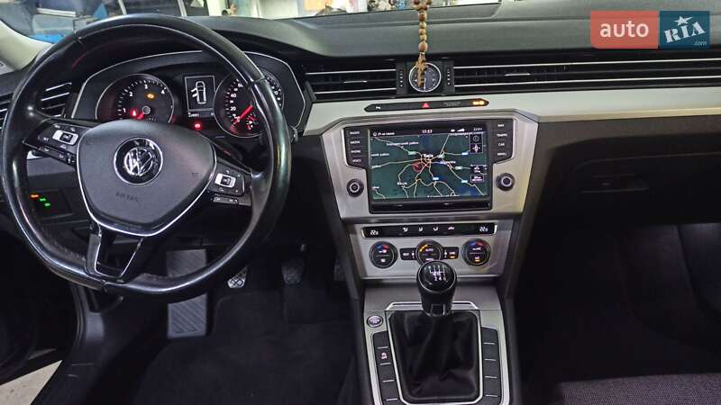 Универсал Volkswagen Passat 2016 в Киеве