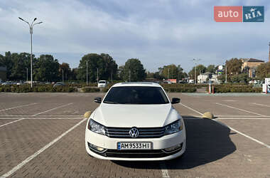 Седан Volkswagen Passat 2014 в Житомирі
