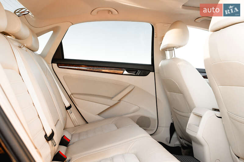 Седан Volkswagen Passat 2011 в Одесі