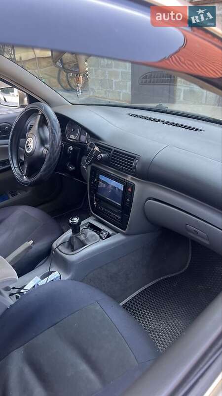 Седан Volkswagen Passat 2000 в Надворной