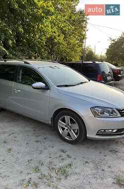 Універсал Volkswagen Passat 2012 в Харкові