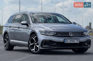 Універсал Volkswagen Passat 2021 в Львові