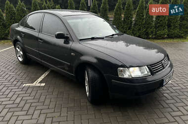 Седан Volkswagen Passat 2000 в Луцке