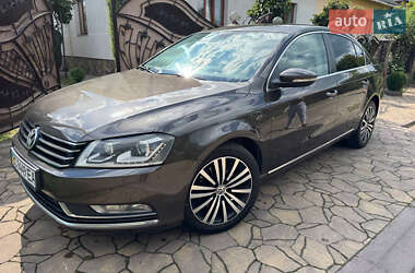 Седан Volkswagen Passat 2013 в Стрые