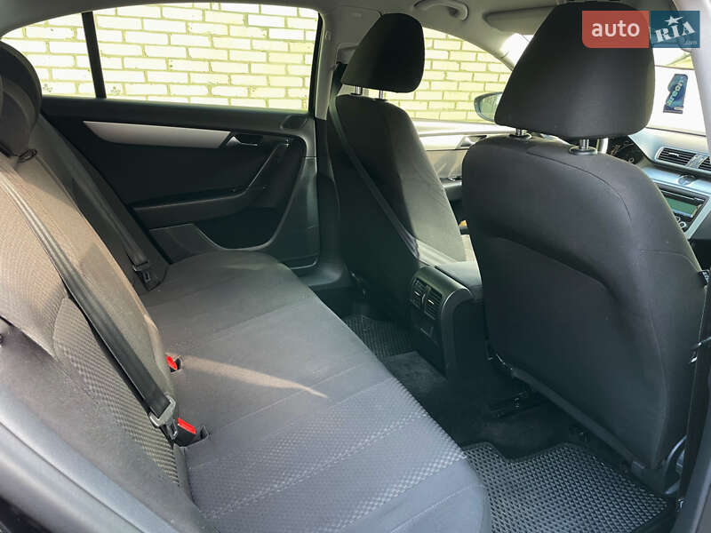 Седан Volkswagen Passat 2011 в Ахтырке