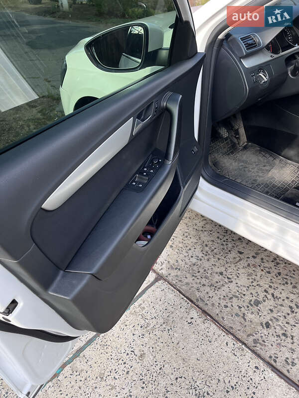 Седан Volkswagen Passat 2012 в Одесі