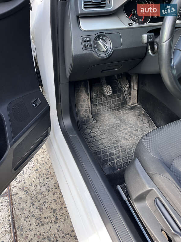 Седан Volkswagen Passat 2012 в Одесі