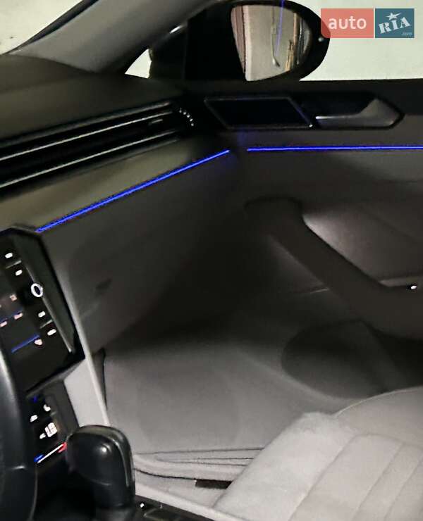 Седан Volkswagen Passat 2020 в Львове