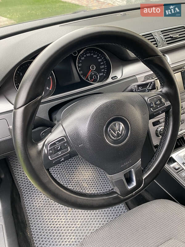 Універсал Volkswagen Passat 2011 в Дрогобичі