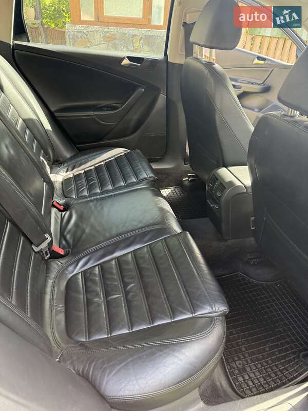 Універсал Volkswagen Passat 2010 в Чернівцях