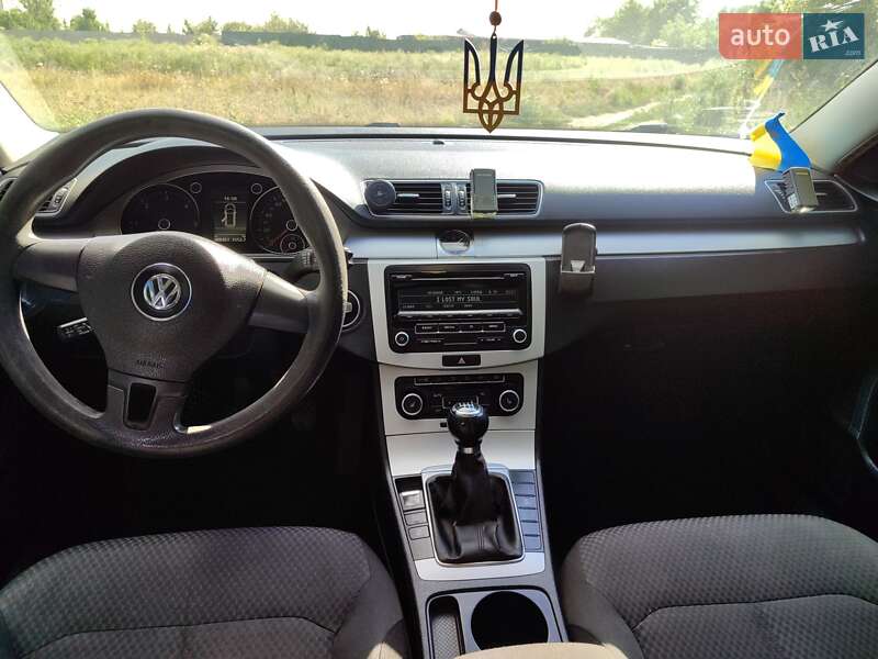 Універсал Volkswagen Passat 2011 в Первомайську