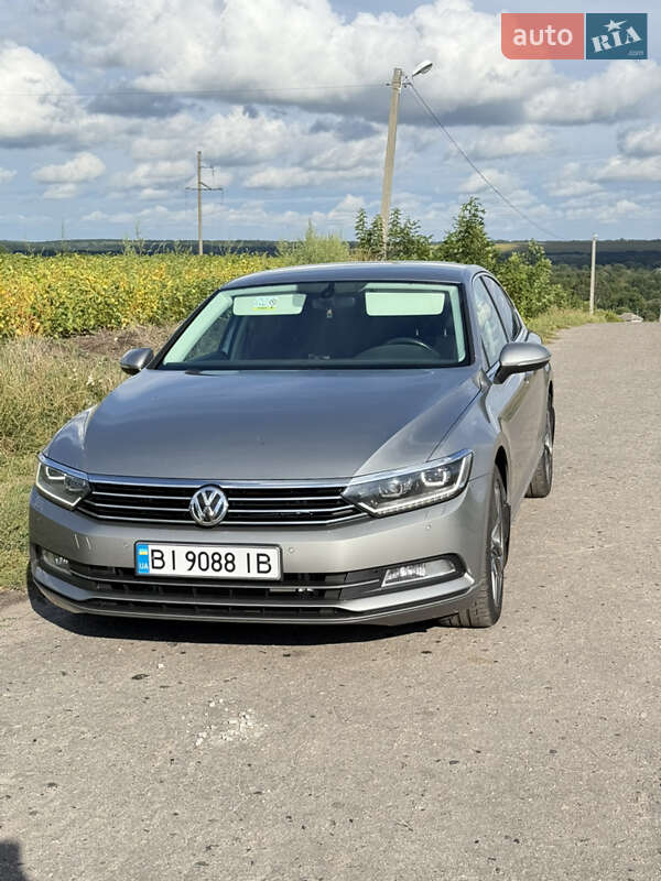 Седан Volkswagen Passat 2016 в Гадяче