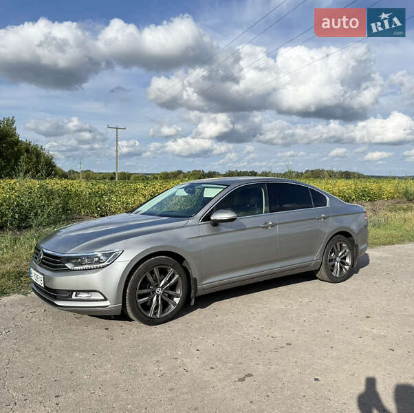 Седан Volkswagen Passat 2016 в Гадяче