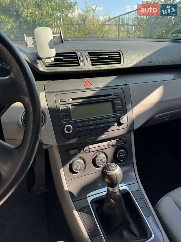 Универсал Volkswagen Passat 2006 в Благовещенском фото 17 Универсал Volkswagen Passat 2006 в Благовещенском