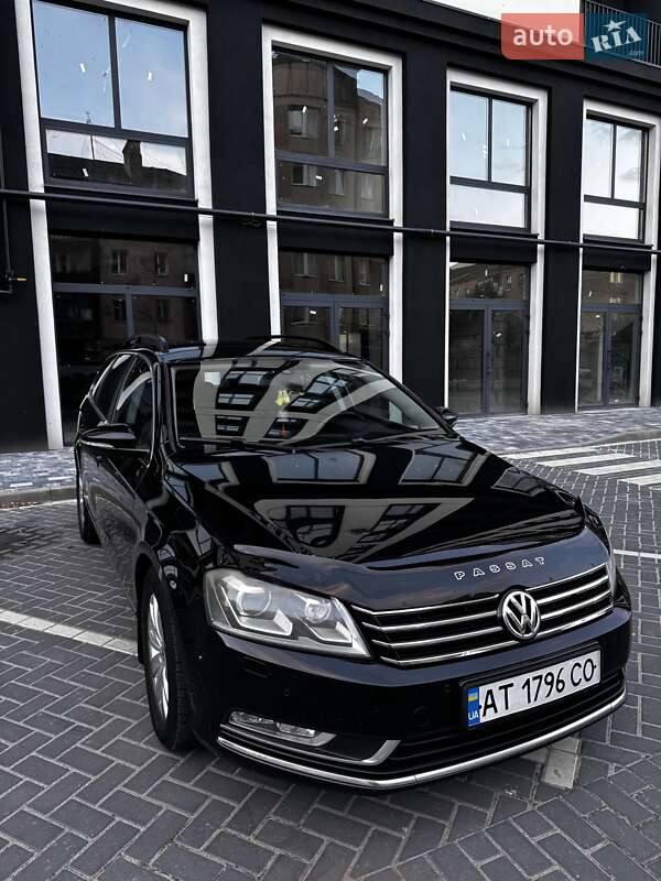 Універсал Volkswagen Passat 2012 в Івано-Франківську